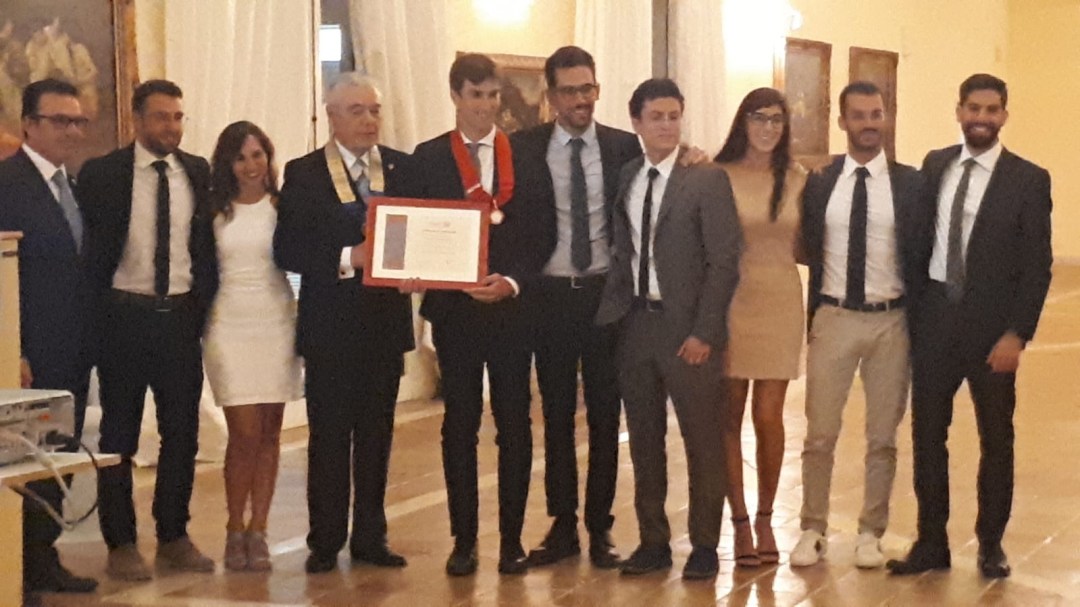 8ee520b9-dfb2-4f52-bce7-5c69c01ebbee-2